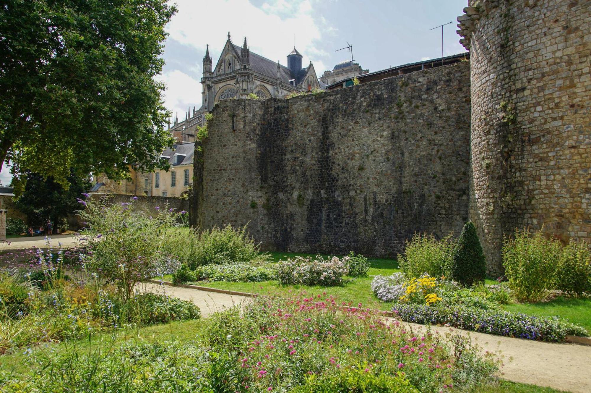 Maison Avec Vue Sur La Cathedrale 勒芒 外观 照片